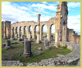 Bazilica de la situl arheologic Volubilis (patrimoniul mondial UNESCO) un oraș comercial la frontiera Imperiului Roman în Maroc (Africa de Nord)